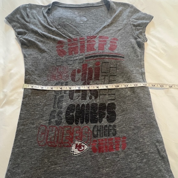 KC CHIEFS Gray Short Sleeve T-Shirt! Size Med(fits Small) - Picture 3 of 4